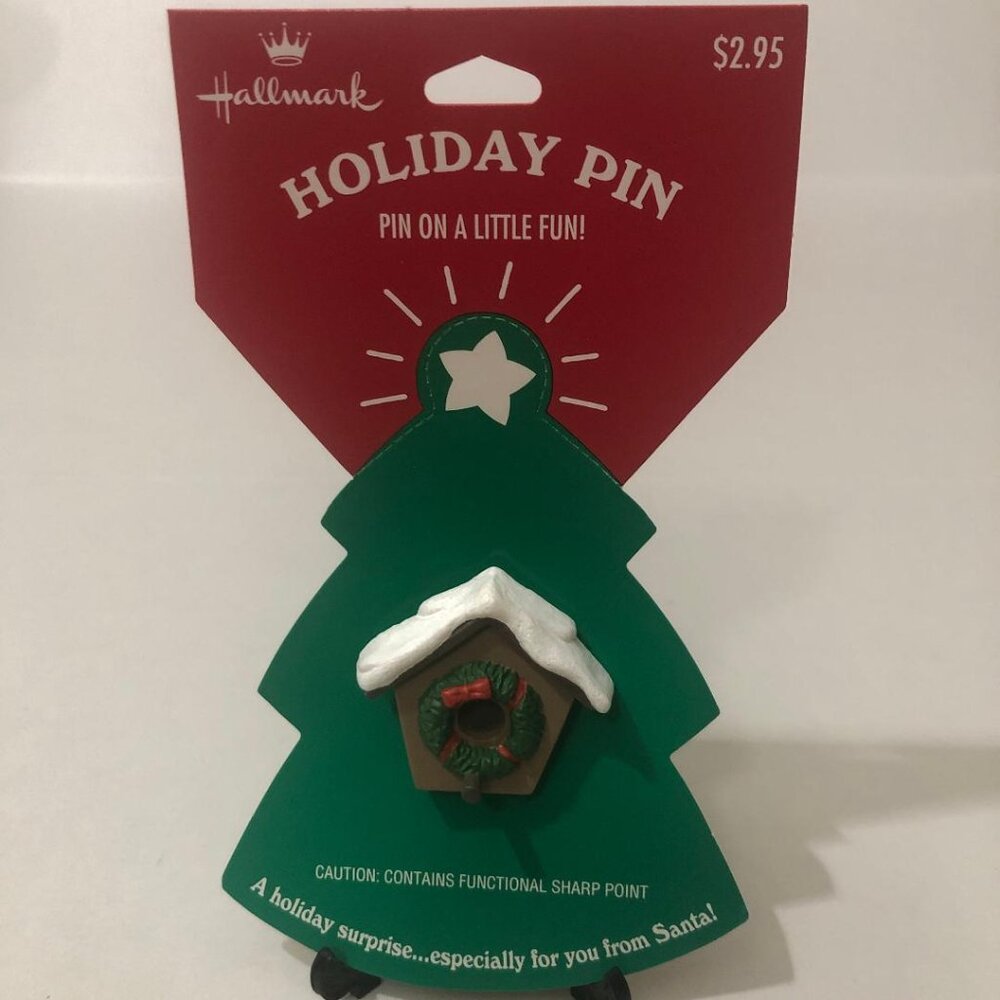 Hallmark Lapel Pin Christmas Vintage Birdhouse Wreath Snow Capped 90's Brooch
